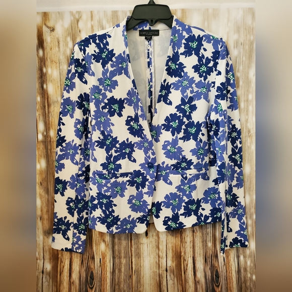 Simply Styled Blazer - Picture 5 of 9